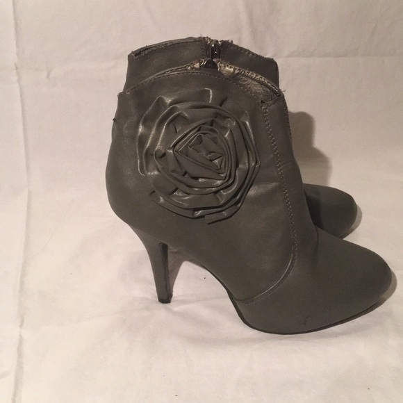 Grey Boots with Flower Accent 🌹 - Picture 1 of 4